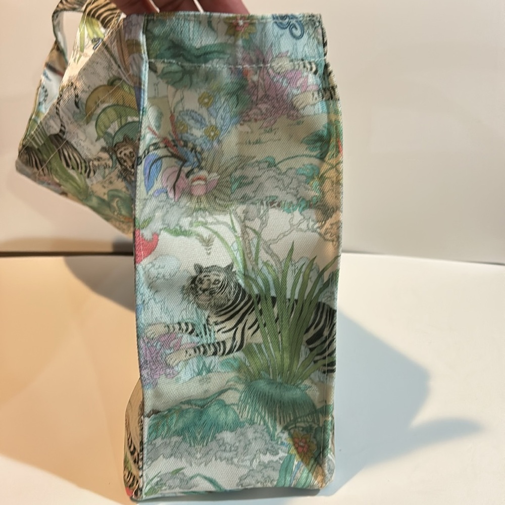 New VIP GWP GUCCI TOTE . - Picture 6 of 8